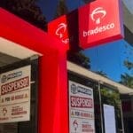 Agência do Bradesco é fechada e pode pagar multa de R$ 1 milhão por dia por práticas abusivas em Florianópolis