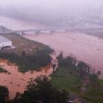 Mais de mil pessoas deixam suas casas no RS enquanto rios avançam e Defesa Civil amplia alertas de risco