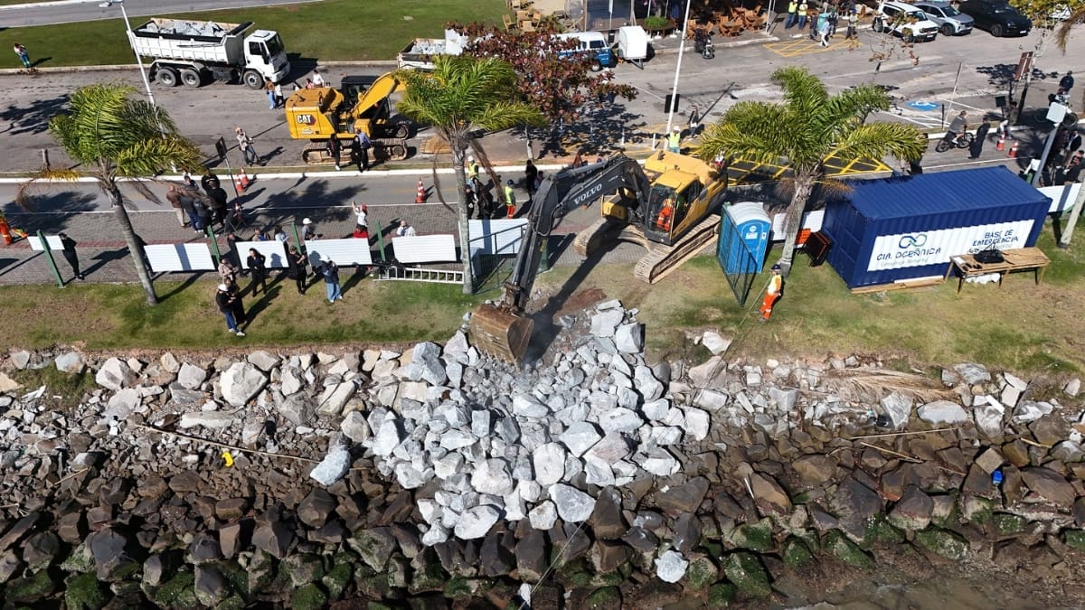 Máquinas começam a trabalhar Marina da Beira-Mar Norte (Foto Divulgação, PMF)