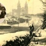 Fotos antigas mostram um dos maiores episódios de neve em SC, que surpreendeu Chapecó e cobriu carros e telhados em 1965