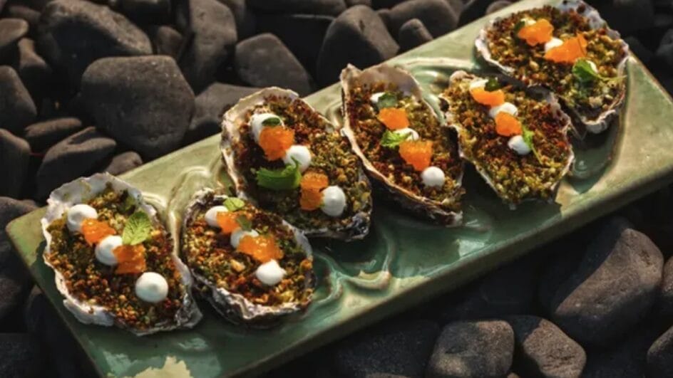 O Puro Oyster Bar foi aberto em 2020, e funciona no Jurerê Open, um shopping em conceito aberto em, em Jurerê Internacional, um dos bairros mais tradicionais da cidade