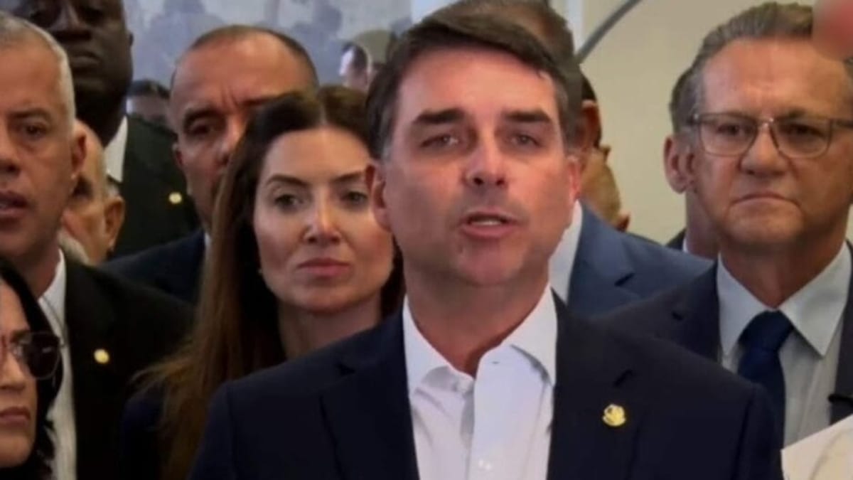 O senador Flávio Bolsonaro comprou uma casa de R$ 10 mihões (Foto YouTube, Reprodução)