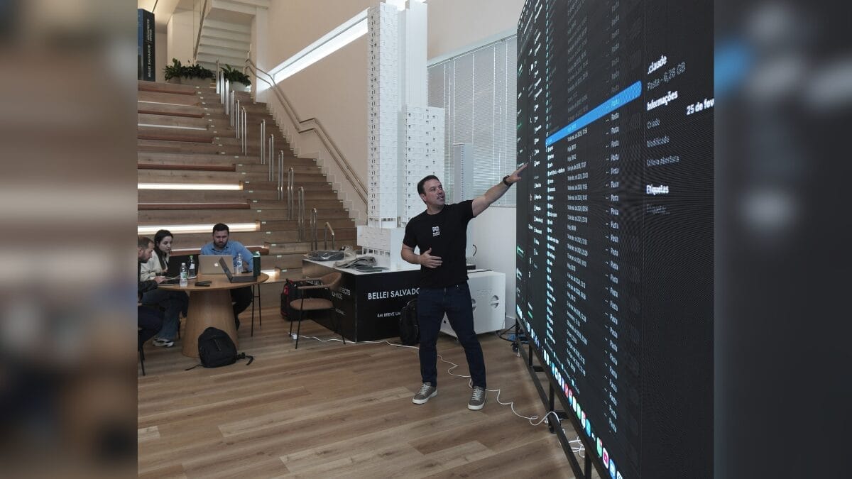 Pai e filho deixam empresa de tecnologia para criar _fábrica de startups_ com inteligência artificial em SC