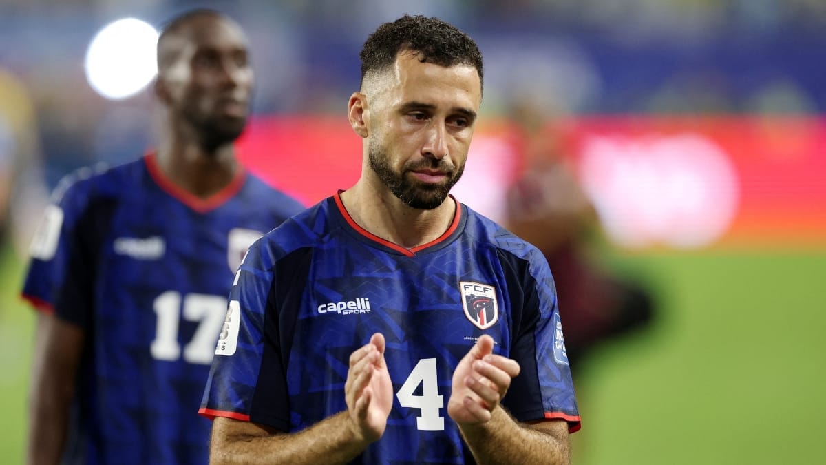 Pico Lopes, de Cabo Verde, demonstra desânimo após a partida, que resultou na eliminação da seleção cabo-verdiana da Copa do Mundo.