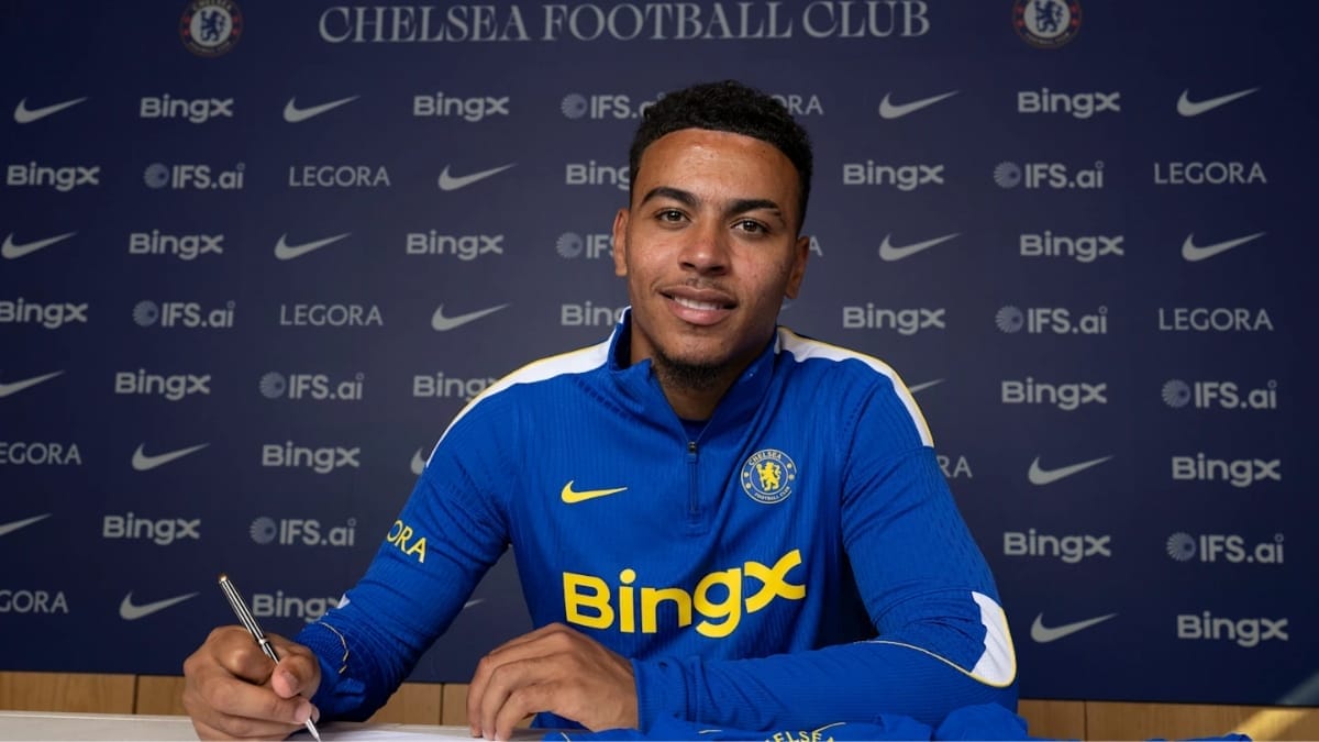 Morgan Rogers foi anunciado pelo Chelsea em transferência recorde (Foto: Chelsea FC, Divulgação)