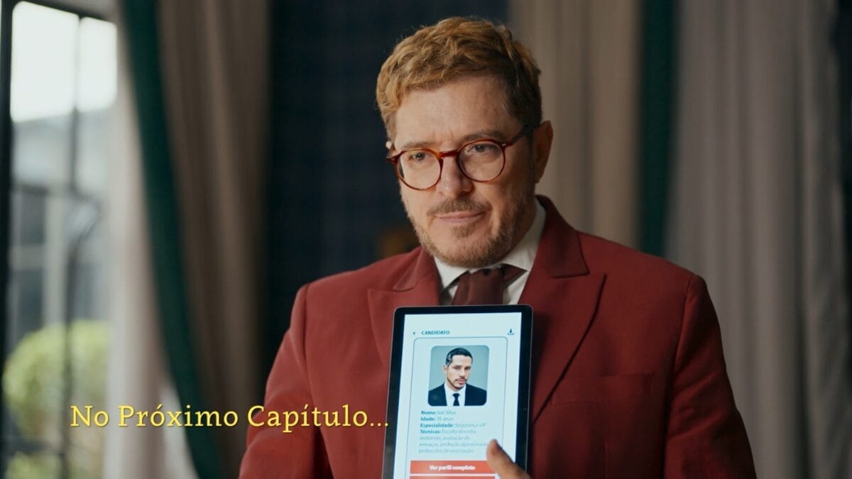 Ele mostra os três candidatos selecionados para o cargo de segurança.