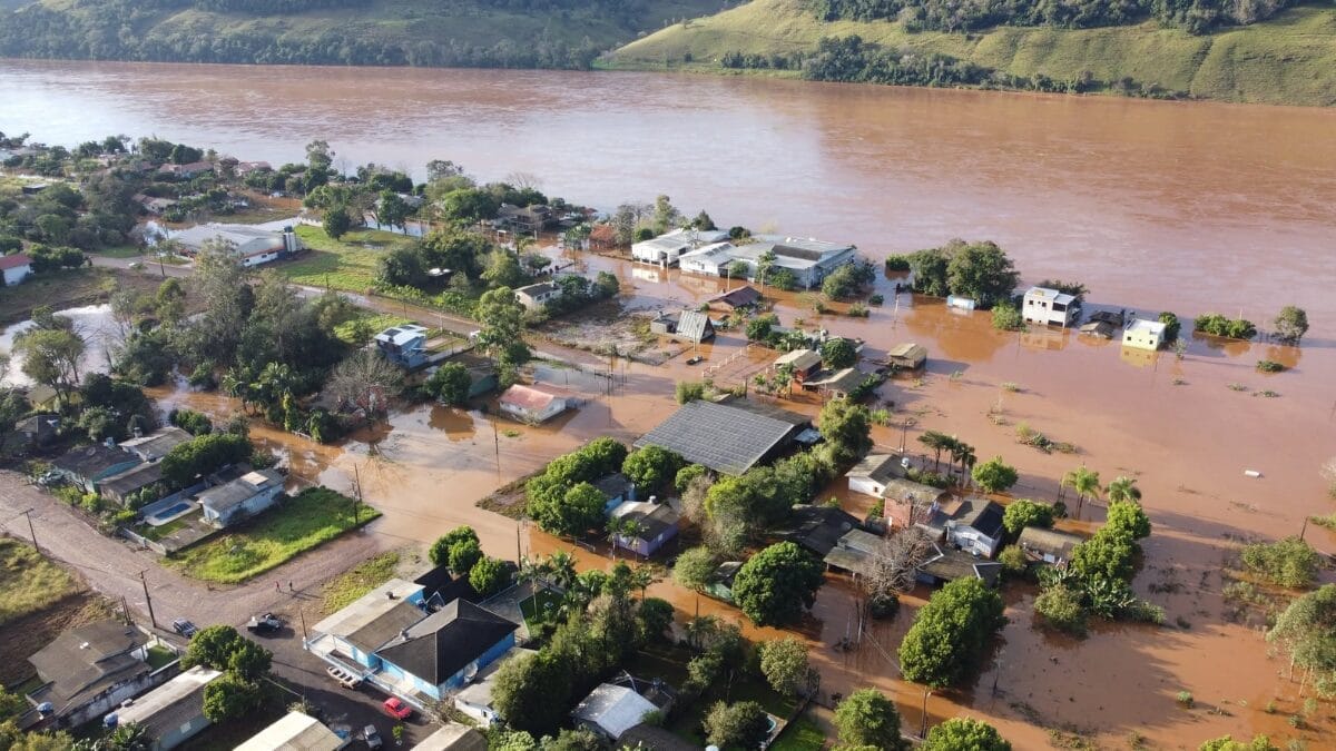 Rio após chuva em Palmitos