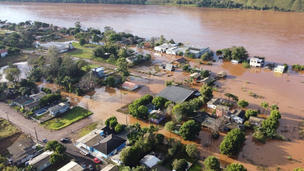 Rio após chuva em Palmitos
