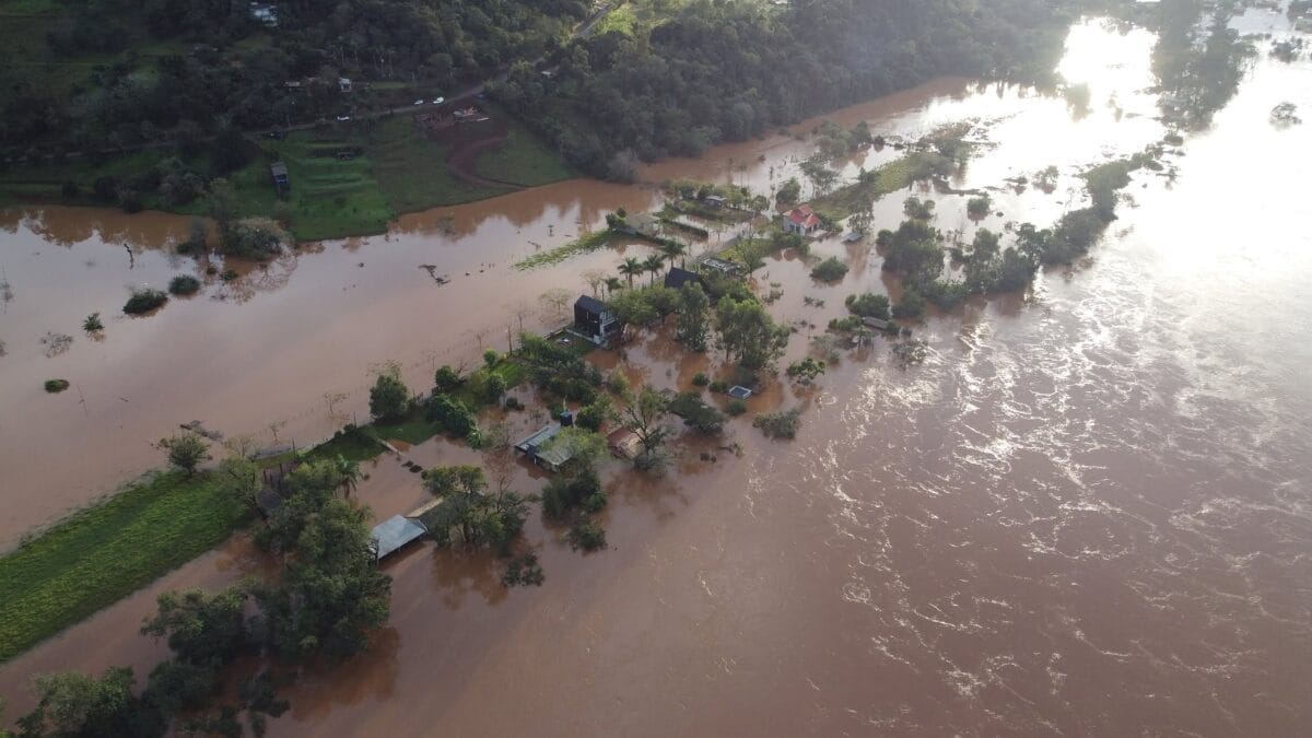 Rio após chuva em Palmitos