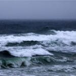 Alerta de mar agitado: ventos de até 70km/h deixam litoral de SC em risco para ondas de até 3 metros