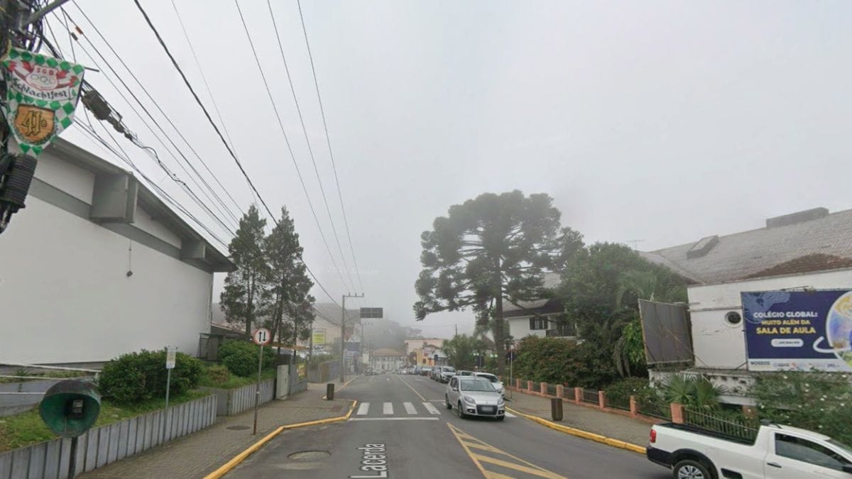 Homem é encontrado morto com ferimentos no rosto e fragmentos de vidro em SC