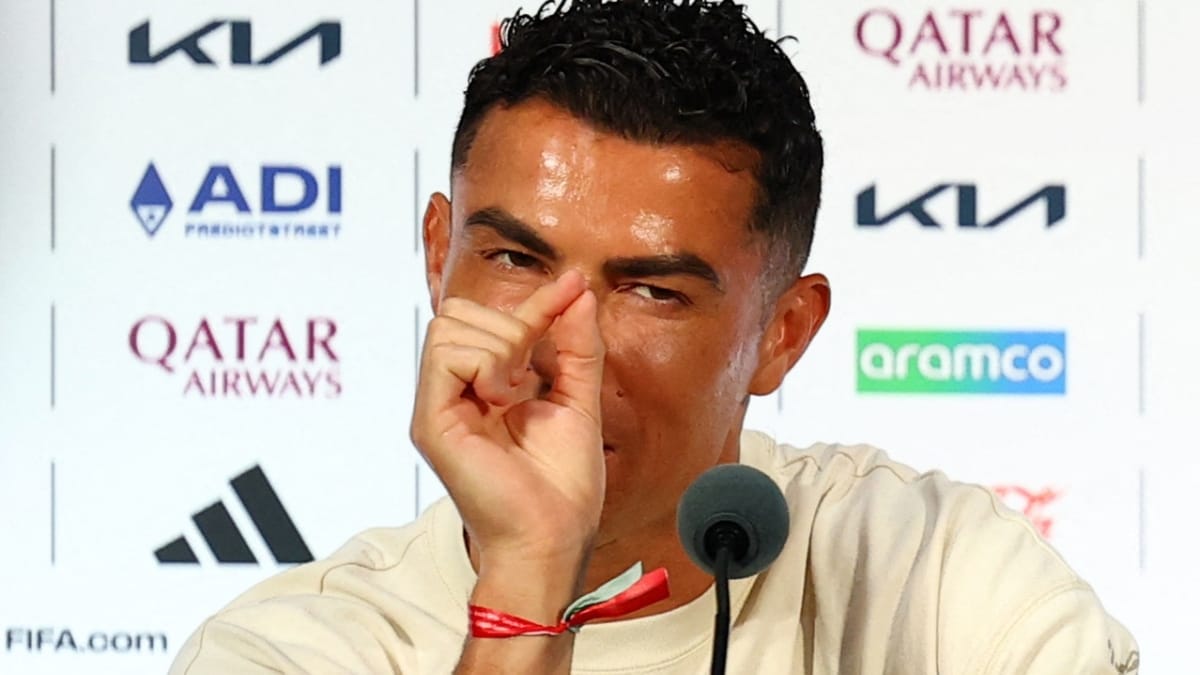 Cristiano Ronaldo em entrevista coletiva neste domingo (Foto: REUTERS)