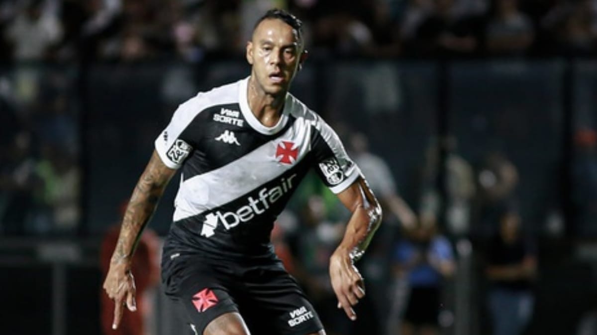 Ex-Grêmio Souza anuncia volta ao futebol como técnico
