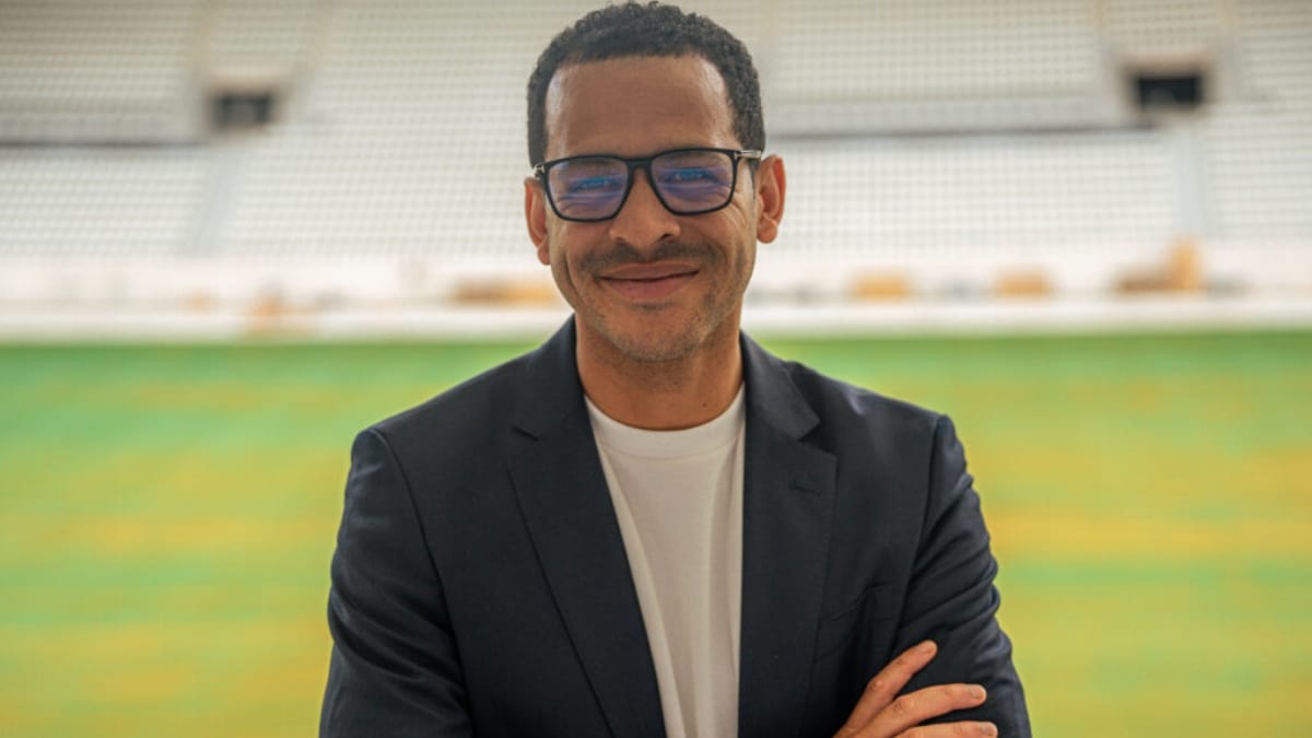Treinador foi anunciado na manhã desta terça-feira (Foto: Paris FC, Divulgação)