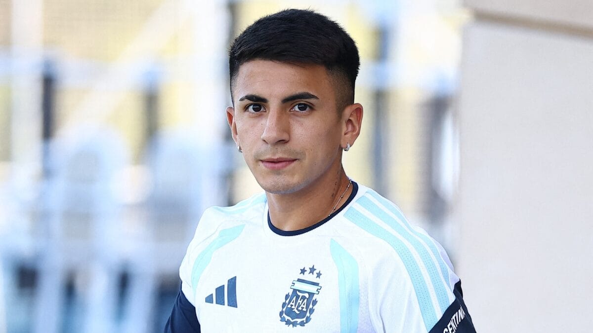 Thiago Almada defendeu a seleção Argentina na Copa do Mundo (Foto: REUTERS/Agustin Marcarian)
