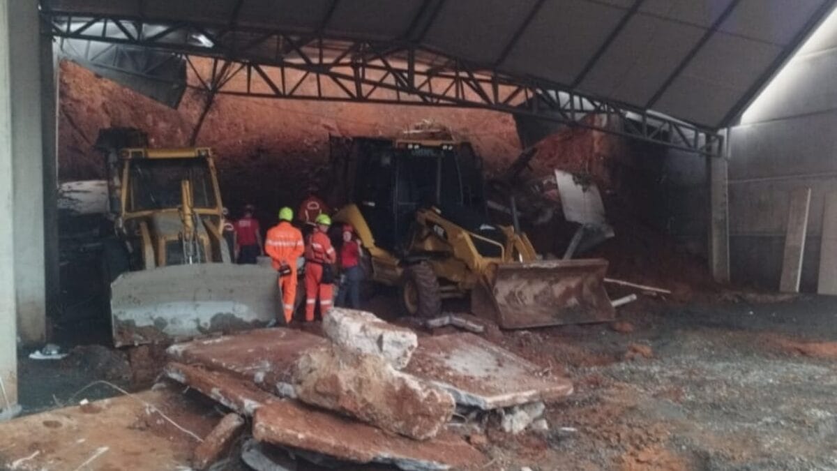 Desabamento de obra deixa um morto e mobiliza buscas por desaparecido em SC