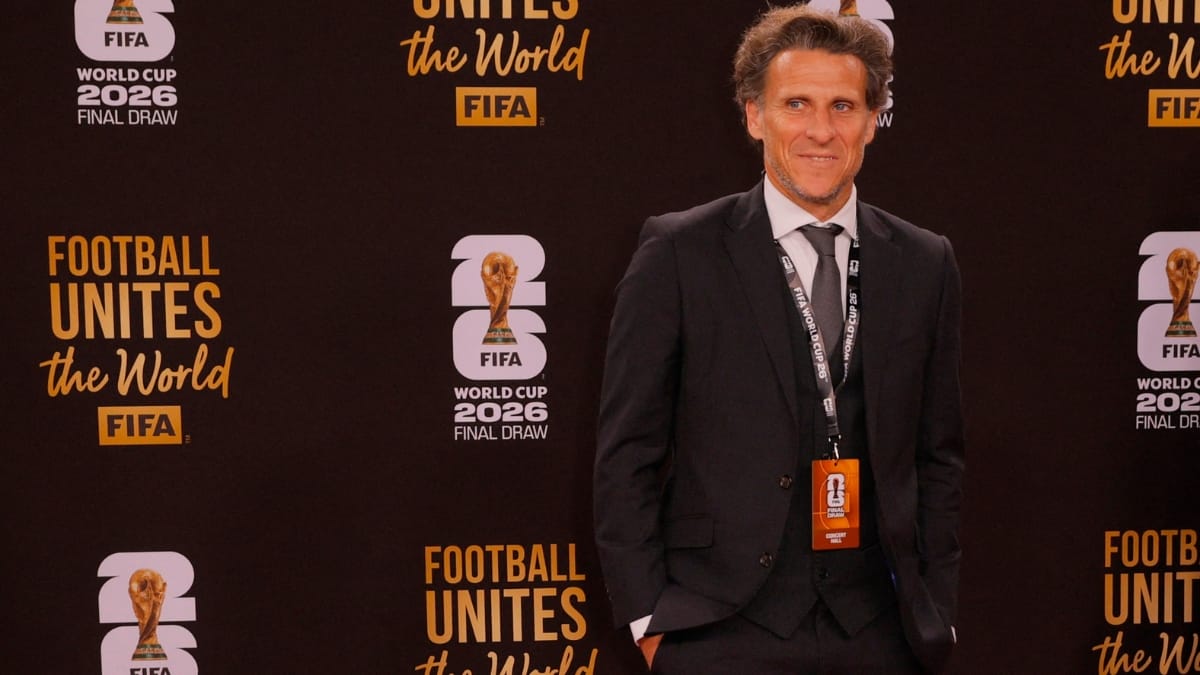 Diego Forlán assume o comando da seleção do Uruguai (Foto: REUTERS)