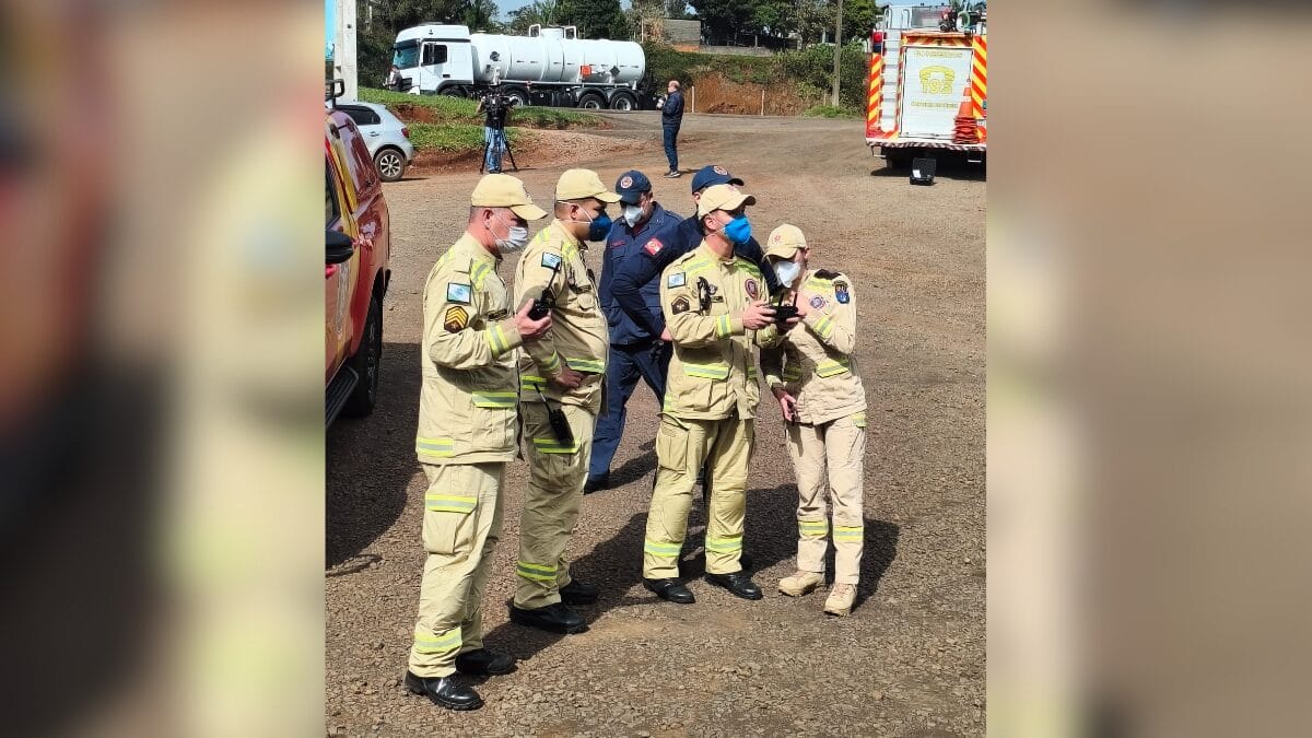 Vazamento de ácido em indústria química isola área e força evacuação na divisa entre SC e PR