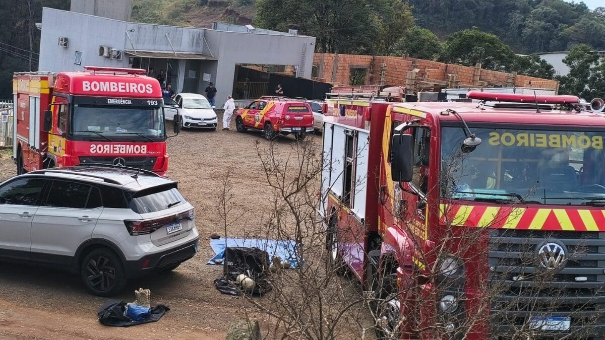Vazamento de ácido em indústria química isola área e força evacuação na divisa entre SC e PR