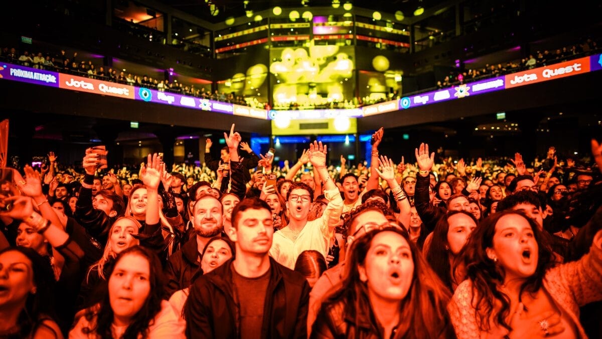 Vitor Kley retorna ao “estado do coração” e faz show energético no Atlântida Celebration