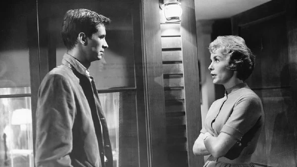 Nos anos 60, o terror começou a sair do fantástico e se tornar psicológico, se infiltrando nas casas e famílias. Um dos principais exemplares é Psicose (Foto: Divulgação / IMDb)