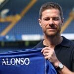 Chelsea negocia mais dois reforços a pedido de Xabi Alonso, um deles da seleção inglesa