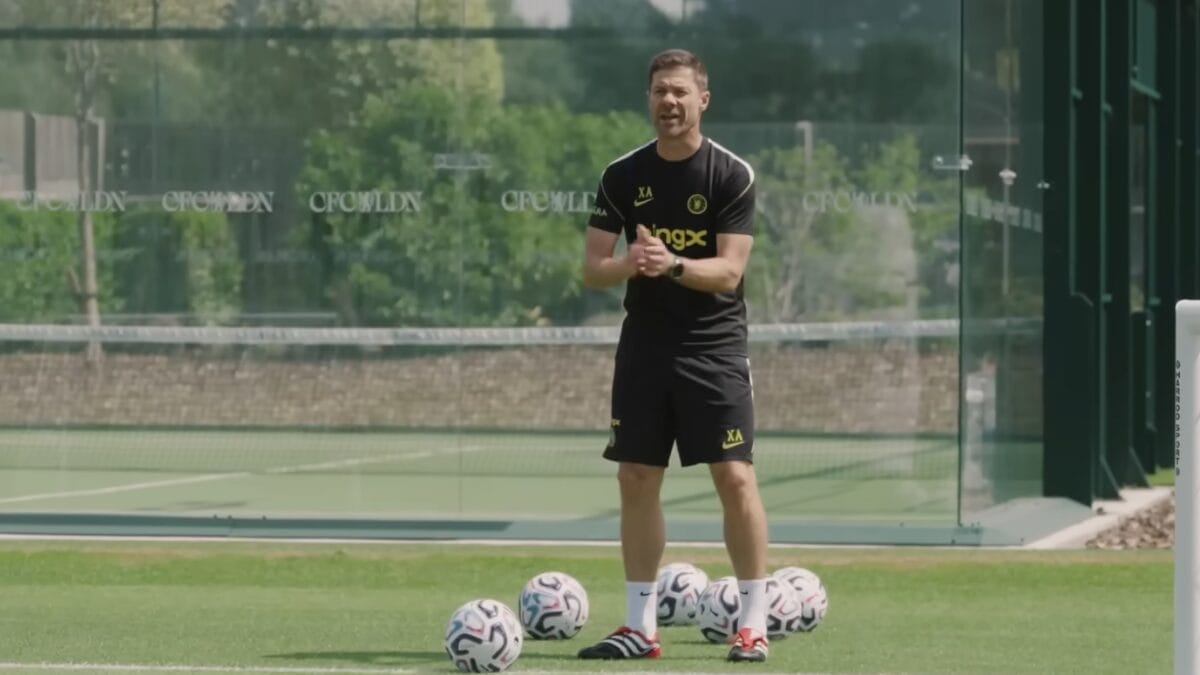 Xabi Alonso comanda treino do Chelsea (Foto: Divulgação, Chelsea)