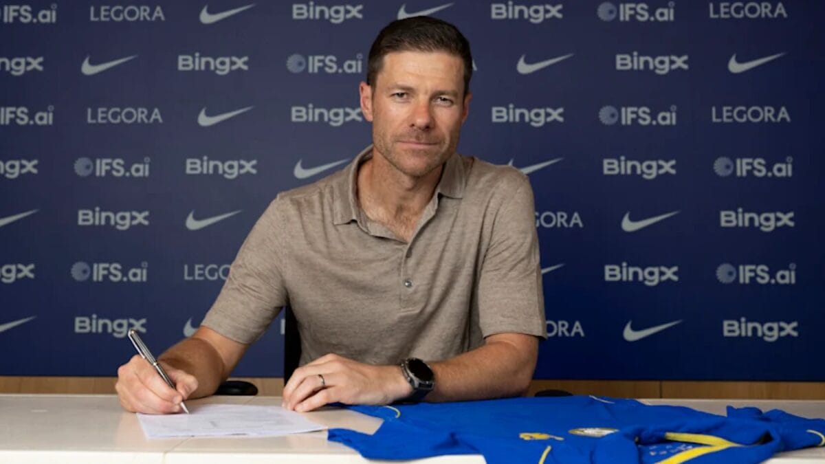 Xabi Alonso é oficialmente anunciado por novo clube (Foto: Divulgação, Chelsea)