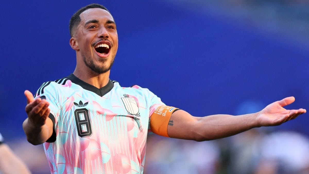 Youri Tielemans, da Bélgica, comemora após a partida.