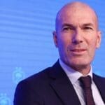 Federação da França contorna lei sobre teto salarial para assinar contrato milionário com o técnico Zidane