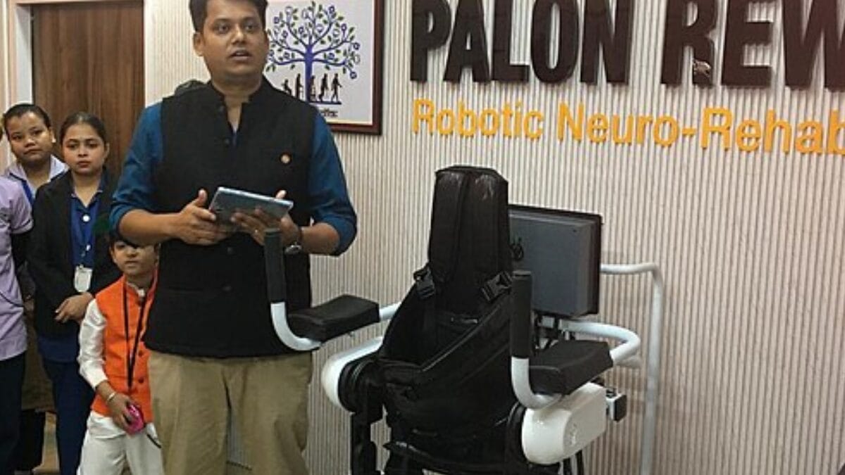 Equipamentos robóticos permitem treinar movimentos semelhantes aos passos durante sessões de reabilitação neurológica (Foto: Shefali.assam / Wikimedia Commons)
