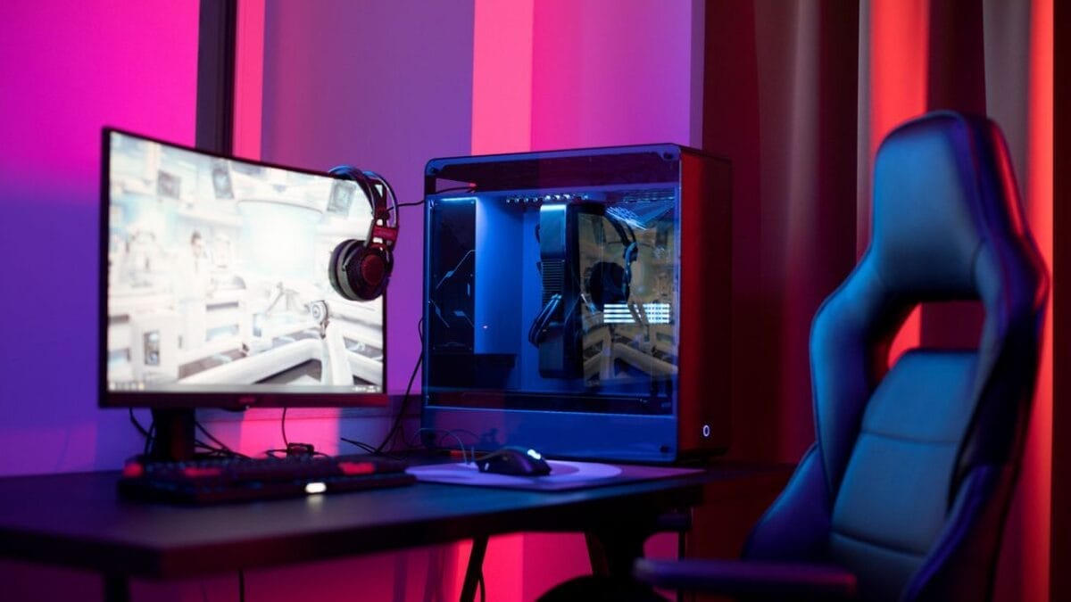 Computadores e consoles transformam em calor grande parte da energia elétrica consumida durante o funcionamento (Foto: Ron Lach / Pexels)