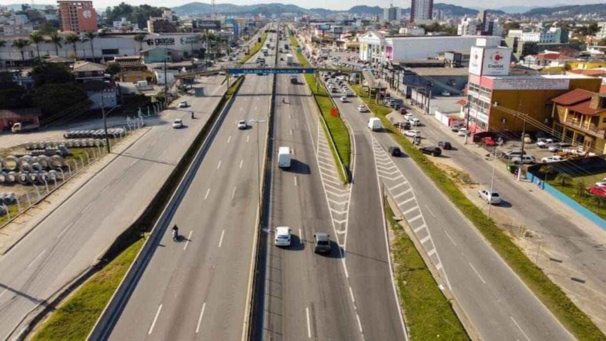 Suspeito de matar adolescente morreu atropelado na BR-101 um dia antes de corpo ser encontrado em SC