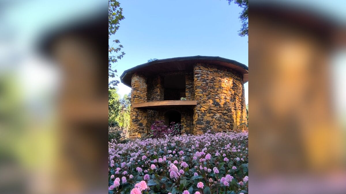 casa de pedra inspirada na Escócia