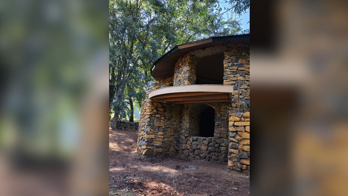 casa de pedra inspirada na Escócia
