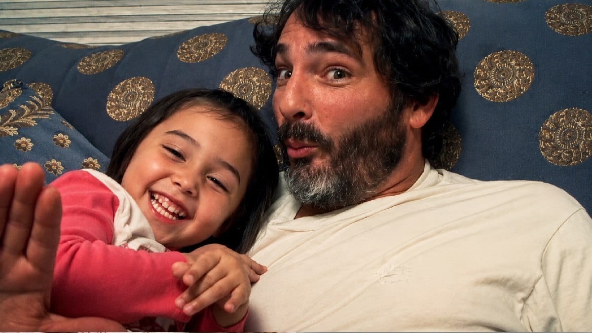 Registro de Sophia com seu pai (Foto: Divulgação / IMDb)