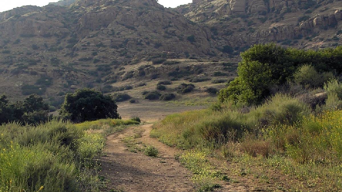 Manson e seus seguidores se instalaram no Spahn Ranch, na regi&atilde;o de Santa Susana, usado como base do grupo entre 1968 e 1969 (Foto: PKM / Wikimedia Commons)