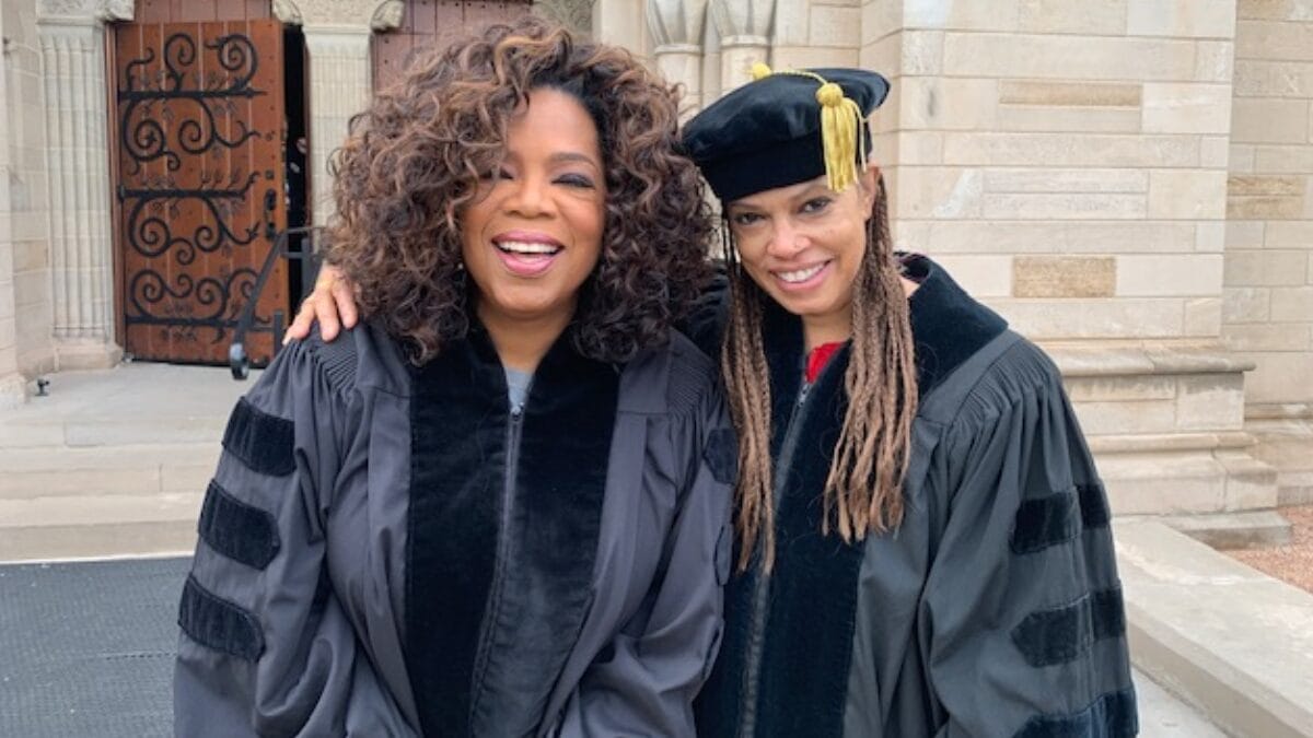Oprah Winfrey lançou seu clube em 1996 e transformou indicações literárias feitas na televisão em um dos selos mais influentes do mercado editorial (Foto: Canticle / Wikimedia Commons)
