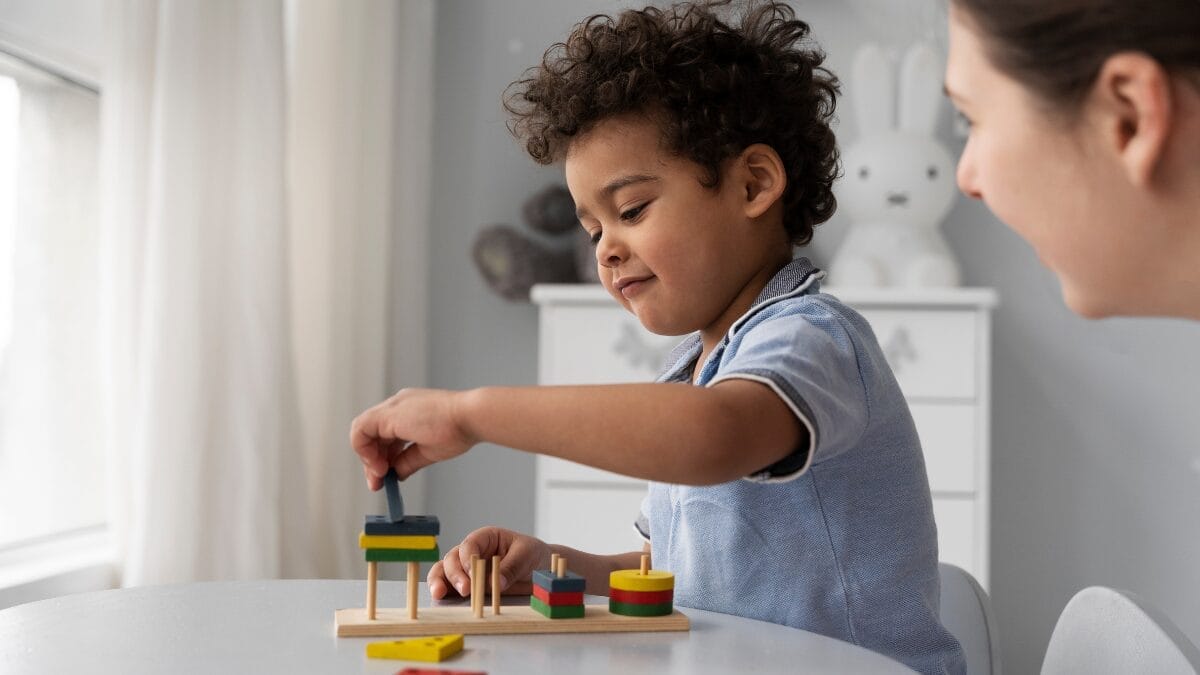 Pesquisas mais recentes indicam que pessoas autistas podem sentir e demonstrar empatia, ainda que expressem emoções e se comuniquem de maneiras diferentes (Foto: Pexels)
