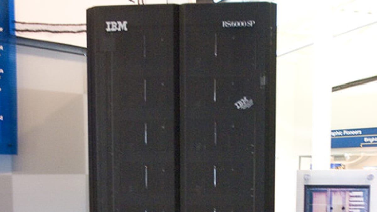 1997 — O Deep Blue, da IBM, derrotou Garry Kasparov por 3,5 a 2,5 e tornou-se o primeiro sistema a vencer um campeão mundial em um match oficial de xadrez (Foto: James the photographer / Wikimedia Commons)