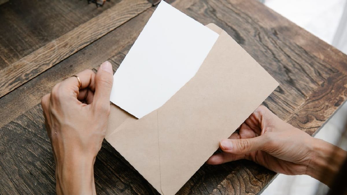 Não guardar cartas, mensagens ou documentos: O tribunal não encontrou registros produzidos na época que comprovassem a promessa de transferir a casa integralmente para Robert (Foto: Angela Roma / Pexels)
