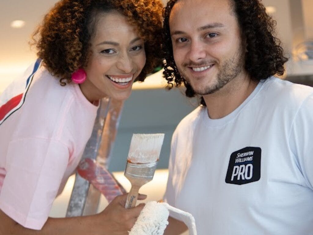 Casal transforma pintura em experiência de confiança em Florianópolis