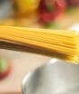 Sal na água do macarrão: você deve colocar antes ou depois de ferver?