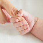 Mãe que sofria agressões dá à luz em hospital de SC e encontra chance de recomeçar com o bebê longe da violência