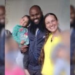 Menino morto por não dar “bom dia” ao pai: mãe ficou 20 minutos no velório após ser escoltada até a cerimônia