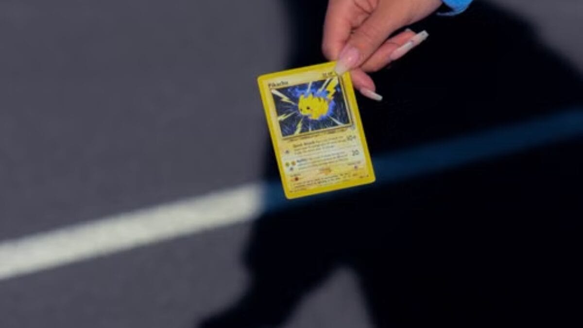 Símbolo de raridade: um círculo preto identifica cartas comuns, o losango indica as incomuns e a estrela aparece nas raras; coleções modernas também possuem categorias adicionais (Foto: Matic Zupan / Pexels)