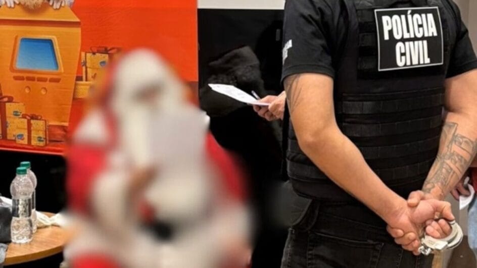 momento em que "papai noel" de shopping é preso por estupro de vulnerável