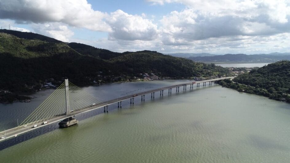 Parcialmente liberado, trânsito na Ponte Anita Garibaldi segue com restrições