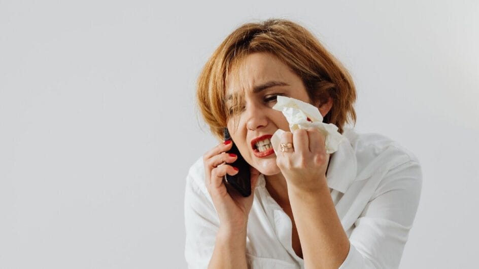 Reclamar faz parte da vida e pode até aliviar a tensão. O problema começa quando esse hábito se torna constante e passa a dominar a forma como enxergamos o dia a dia (Foto: Pexels)