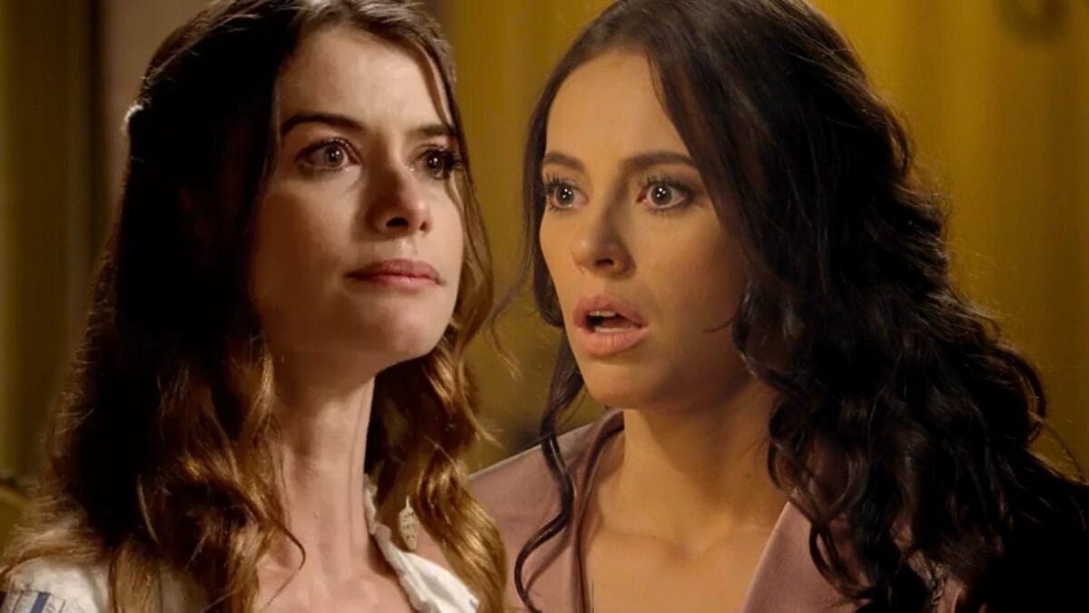 Lívia (Alinne Moraes) eMelissa (Paolla Oliveira) em Além do Tempo